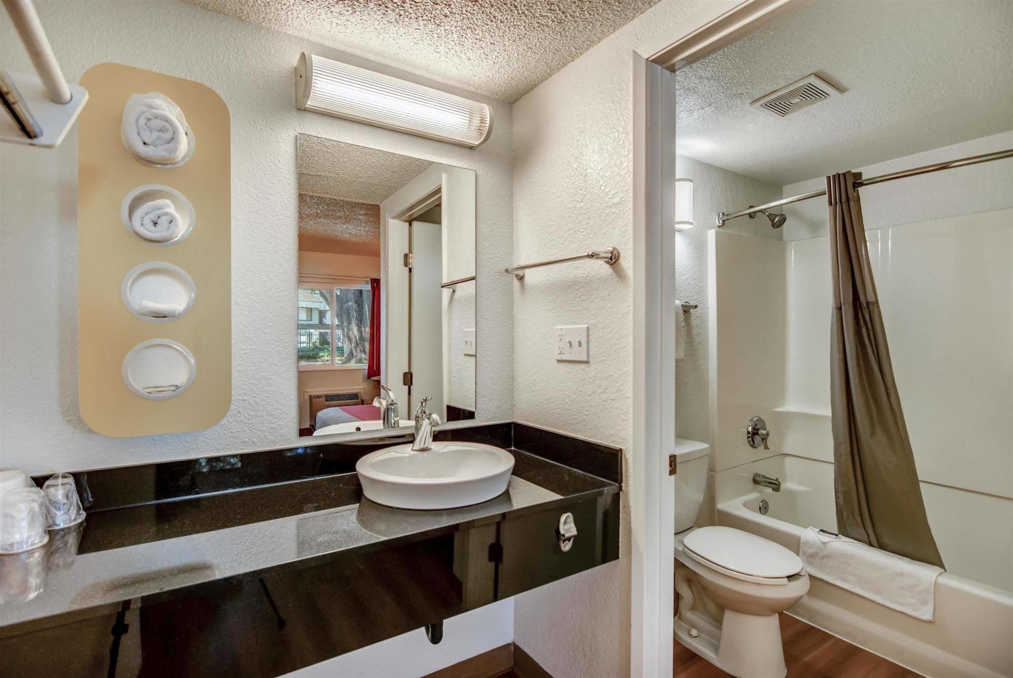 Hotel 6-stockton, Ca - North 2*